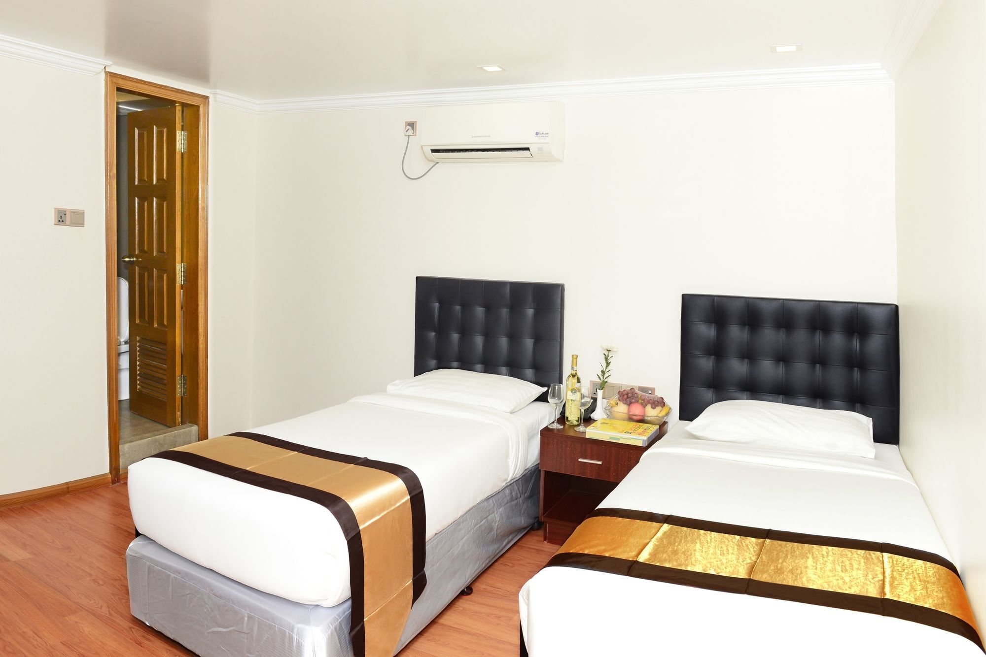 יאנגון Hotel Bond מראה חיצוני תמונה